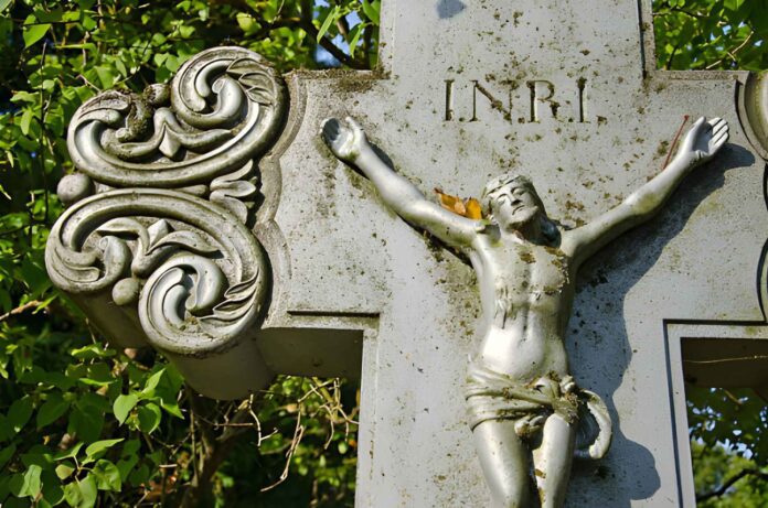 What Does INRI Mean? Why Is It Always Written on the Cross of Jesus ...